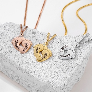 Collier avec pendentif en acier inoxydable gravé au laser avec le nom du bébé, personnalisé avec des strass, vente chaude, bijoux pour hommes - Product Image 1