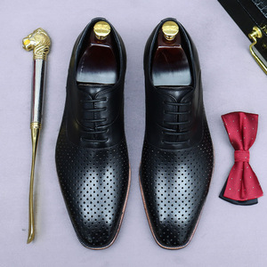 Los últimos zapatos formales de cuero para hombre de 2025, zapatos de boda huecos y transpirables con atuendo de negocios de piel de vaca - Product Image 5
