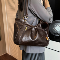 Sac fourre-tout rétro en PU pour femme, texture douce, grand sac à bandoulière avec pompon décoratif