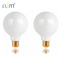 Ampoule LED G95 à filament blanc laiteux personnalisable, 5,5W, culot E27 standard, 2700K blanc chaud, pour café et restaurant, directement de l'usine
