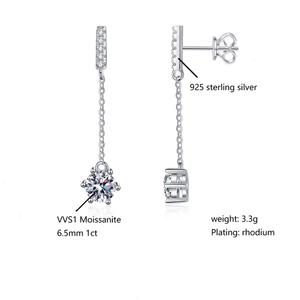 ต่างหูเพชรโมอิสซาไนต์ทรงหยดน้ำ ดีไซน์หรูหรา เงินแท้ 925 ประดับโมอิสซาไนต์ 1 กะรัต ต่างหูเพชรโมอิสซาไนต์ทรงยาว ดีไซน์หรูหราสำหรับผู้หญิง - Product Image 3