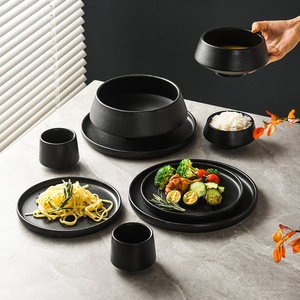 Bol à pied haut en céramique noir mat de luxe et <span class=keywords><strong>ensemble</strong></span> d'assiettes occidentales <span class=keywords><strong>Design</strong></span> portable pour le service de soupe de salade de soupe de nouilles de riz - Product Image 6