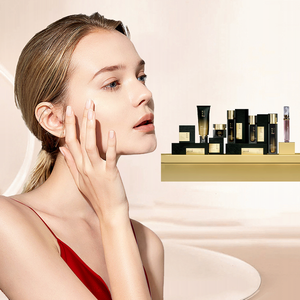 Set di Cura della Pelle Naturale alla Camelia con Marchio Privato, Idratante per il Viso con Acido Ialuronico, Vitamina C e Niacinamide Organica - Product Image 2