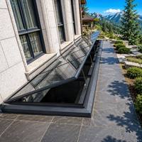 Fenêtre de ventilation automatique motorisée coulissante en aluminium avec verre isolant pour terrasse, escalier, puits de lumière et lucarne