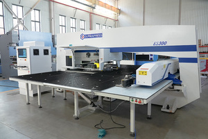 Carcasas Metálicas de Primera Calidad, Punzonadora CNC de Torreta ES300 en la Producción de Carcasas de Inversores de Energía Renovable - Product Image 2