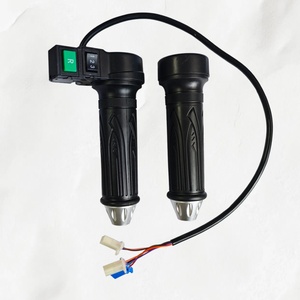 Poignées de trottinette électrique en plastique résistant à la chaleur, élégantes et de haute qualité, avec contrôle de vitesse réglable multi-vitesses pour une conduite nocturne stylée - Product Image 3