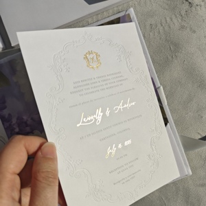 Invitaciones <span class=keywords><strong>de</strong></span> Boda <span class=keywords><strong>de</strong></span> Lujo con Monograma Estampado en Lámina, Tapa Dura <span class=keywords><strong>de</strong></span> Terciopelo Blanco, Papel <span class=keywords><strong>de</strong></span> Algodón con Estampado Dorado - Product Image 3