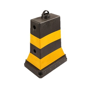 Barrières empilables remplies d'eau, en PVC souple, résistantes à la pression, pour la sécurité routière, les blocages de routes et l'isolation. - Product Image 1