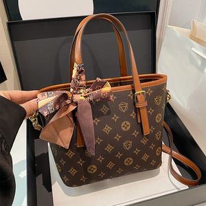 Sacs seau de marque de créateur en gros, en PU avec doublure en polyester, dotés de bretelles et de poignées - Product Image 2