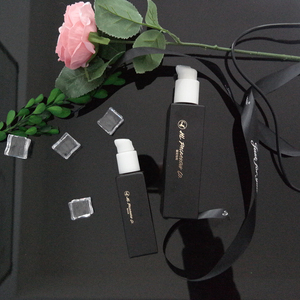 Botella de vidrio cuadrada para el cuidado de la piel, embalaje con bomba blanca, de 30ml, 40ml, 100ml, con logotipo de estampado en caliente personalizado, ecológico, color negro mate y rosa - Product Image 5