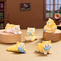 Maßgefertigte Freche Katze Niedliche Cartoon-Mikrolandschaft Modell Harz-Figur Spielzeug Kristallkugel Zubehör für Schreibtisch- und Autodekoration