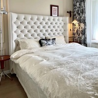 Lit capitonné de luxe en velours doux - Cadre en bois rembourré moderne, écologique et durable, design confortable avec boutons en losange