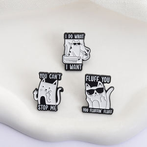 Gatto satiricamente maleducato con le spille dello smalto del gesto del dito medio non puoi fermarmi, faccio quello che voglio spille gioiello distintivo del risvolto - Product Image 3