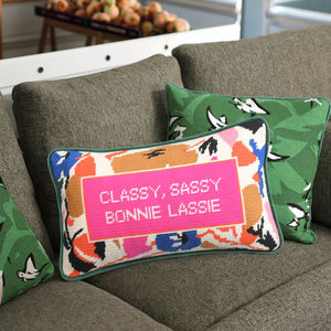 Cojín de punto de aguja hecho a máquina personalizado, cojín bordado con clase de Sassy Lassie, cojines decorativos y cojines personalizados - Product Image 4