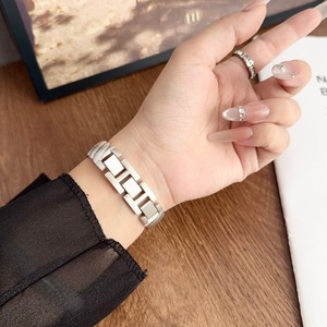 Correa de Reloj Inteligente de Acero Inoxidable de Lujo Upro para Apple Watch, Correa de Acero Inoxidable, Correa de Reloj Elegante Chapada en Oro de 45 mm y 49 mm - Product Image 6