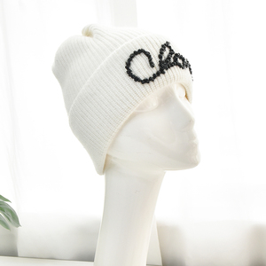 <span class=keywords><strong>Bonnet</strong></span> <span class=keywords><strong>noir</strong></span> de haute qualité personnalisé tricoté de haute qualité pour hommes femmes pour les scènes de plage de ski d'hiver en plein air - Product Image 4