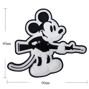 Nuevo diseño 3d Nombre de logotipo de impresión de pantalla de goma de silicona de las etiquetas de calor para <span class=keywords><strong>camisetas</strong></span> - Product Image 4