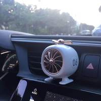 Diffuseur d'arômes créatif et stylé en plastique, mini avion, à clipser sur grille d'aération de voiture, avec ventilateur rotatif, accessoire de voiture rafraîchissant