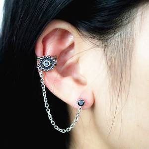 Yunnique Boucles d'oreilles tendance en acier inoxydable, forme fleur, manchette à clip avec chaîne et serti clos, pour femmes et hommes, style japonais et coréen - Product Image 1