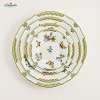 Assiettes en céramique blanches unies avec logo personnalisé, bord festonné, en porcelaine fine, pour cadeau de mariage, vente en gros