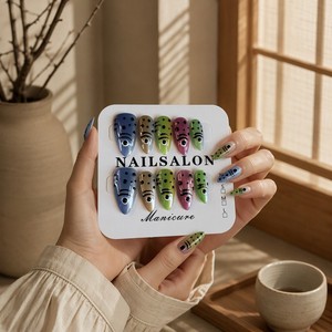 Uñas Postizas con Diseño de Peces Koi, Degradado Multicolor, Estilo Stiletto, Cobertura Completa, Juego de 10 Piezas - Product Image 3