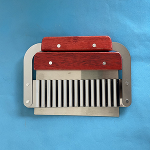 Coupeur de <span class=keywords><strong>savon</strong></span> et de gâteau en <span class=keywords><strong>acier</strong></span> <span class=keywords><strong>inoxydable</strong></span> avec manche en bois dur pour grattoir à fondant pour pâte à pizza et travail de fondant - Product Image 4