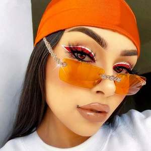 Nouveautés Mode Lunettes de soleil métalliques sans monture de luxe Lunettes de soleil sans monture pour femme UV400 Lunettes de soleil rectangulaires en strass pour femme 2021 - Product Image 1