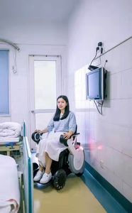 HEDY MEW03CEオフロードオールテレーン4W4x4リクライニングリフティングカスタマイズされた電動車椅子スクーター、昇降シート付き - Product Image 4