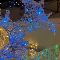 Renne de Noël à 8 modes RGB avec cadre en fer, renne en acrylique intelligent LED imperméable, décorations de fenêtre RGBIC multicolores