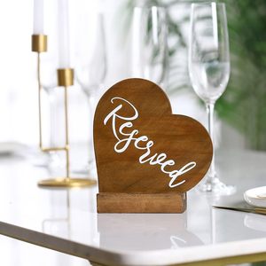 Letreros reservados de madera en forma de corazón rústico para mesas para restaurantes y bodas - Product Image 5