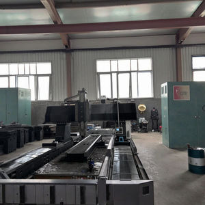 Tugbang SLM30100 آلة طحن عمودية ثلاثية المحاور عالية الدقة باستخدام الحاسب الآلي نظام Fanuc للخدمة الشاقة BT50 عمود جسرية للسفر - Product Image 1