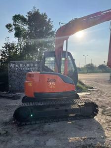 Excavatrice Hitachi ZX75 d'occasion, en vente, bonnes performances, prix bas, garantie 1 an, mini-pelleuse de 7 tonnes, pour travaux de construction à domicile et à la ferme. - Product Image 5