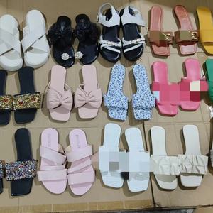 Pantuflas Planas de Verano Para Mujer Tallas Grandes 41-44 Estilo Africano Sandalias Cómodas de Moda Zapatos Baratos en Stock Venta al Por Mayor Mixta - Product Image 1