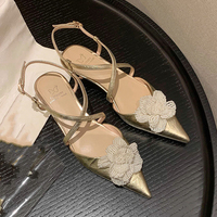 Collections Automne 2026 – Mules plates respirantes pour filles, en cuir métallisé haut de gamme, à fleurs super élégantes, avec bride arrière