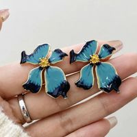 Boucles d'oreilles vintage bleu iris, style rustique et émail, boucles d'oreilles fleur exagérées, bijoux tendance pour femmes
