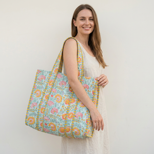 Bolsa de Mano de Algodón Acolchada Multicolor con Asas de Hombro, Bolsa de Viaje Moderna con Bolsillo - Product Image 1