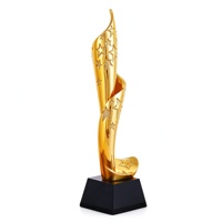 Trophée Coupe Étoile Dorée en Gros, Personnalisable avec Logo et Nom Gravés, Design Flamme, Récompense en Résine pour Concours, Festival de Films, Cérémonie Sportive