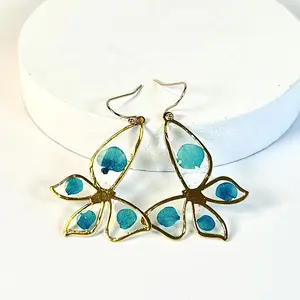 2024 Fashion Earrings Jewelry 18k Gold Butterfly Shaped Ear Dangler Dried Flower Resin Jewelry Earring for Women Custom