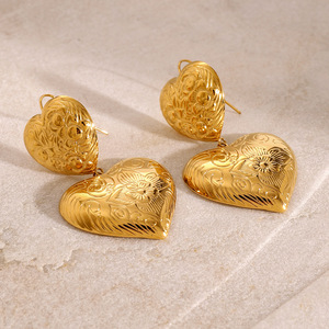 Pendientes de Acero Inoxidable Dorado con Textura de Corazón y Flor, Estilo Retro Francés, Joyería de Regalo - Product Image 3