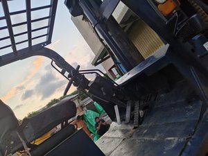 Used 16Ton Komatsu Forklift FD160 Japan Made Diesel Engine Gearbox Motor Forklift Truck CE EAC SASO Certified - Product Image 6