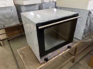 فرن كهربائي تجاري كامل الحجم عالي التحمل من OUTE بقوة 2600 واط، مصنوع من الفولاذ المقاوم للصدأ مع 4 أرفف وخاصية البخار وحماية من الحرارة الزائدة للمخابز - Product Image 2