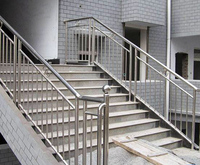 Système de rampes et de garde-corps d'extérieur en acier inoxydable de style moderne avec finition résistante à la rouille et installation facile