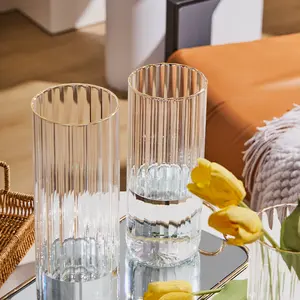 Vase en verre Highball à eau transparent simple en gros pour gobelet de mariage de fleurs pour restaurant