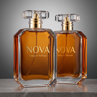 Flacon de parfum en verre plat de luxe 30ml 50ml 100ml, base lourde, atomiseur à pompe à brume fine, logo personnalisé OEM ODM, gravure mate
