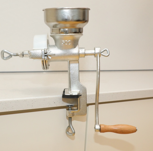 Cast Iron Hand Crank Corn Grinder #500 Grain Grinder for Wheat Grinder or Use As a Nut Mill for Home Kitchen