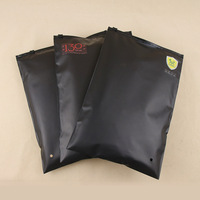 Emballage de vêtements sac en plastique avec fermeture à glissière en plastique avec curseur blanc mat sac à fermeture éclair sweats à capuche emballage de vêtements