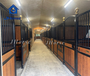 اسطبلات حصان فاخرة مخصصة مع ألواح أمامية وجانبيبة من مادة خشبية مستقرة للحصان - Product Image 3