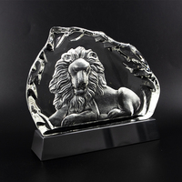 Trophées en cristal de lion de nouvelle conception en gros d'usine avec base noire en forme de bloc