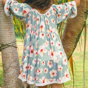 ชุดเดรสสั้นคอวีระบายลายฮาวาย ออกแบบโดยผู้ผลิต คุณภาพสูง ผลิตจากผ้าเรยอน 100% สำหรับฤดูร้อน - Product Image 4