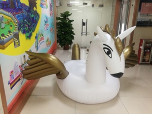 Grosir emas Pegasus lucu tiup cincin renang mengambang mainan air untuk kolam renang tunggangan - Product Image 2